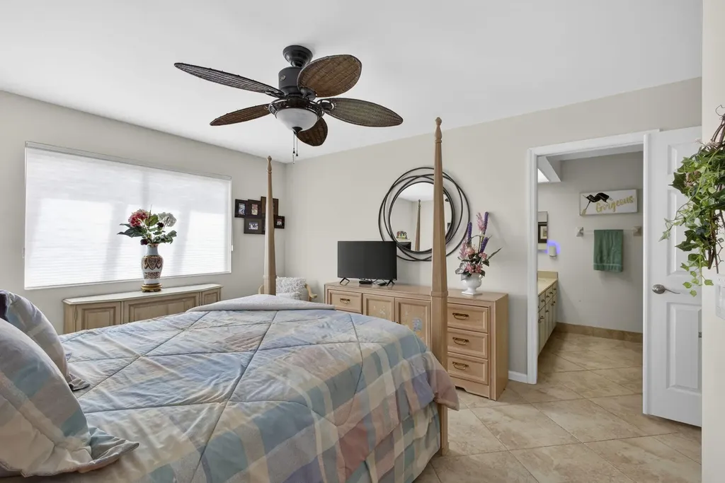 23 Lexington Lane W Palm Beach Gardens FL 33418