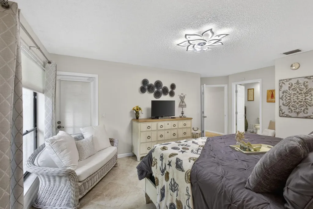 23 Lexington Lane W Palm Beach Gardens FL 33418