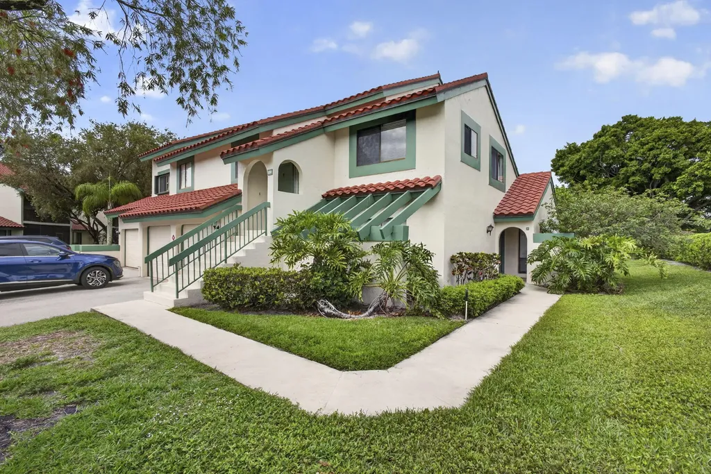 23 Lexington Lane W Palm Beach Gardens FL 33418