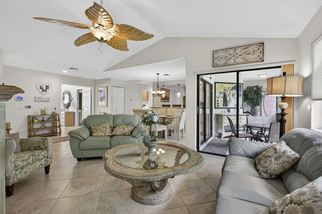 23 Lexington Lane W Palm Beach Gardens FL 33418