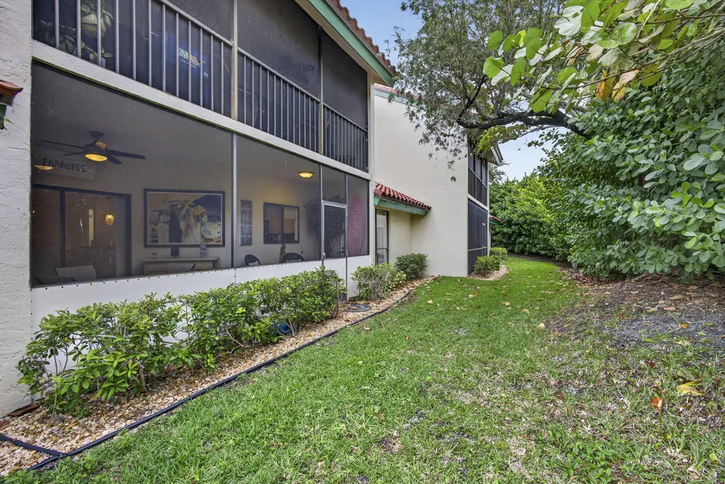 23 Lexington Lane W Palm Beach Gardens FL 33418