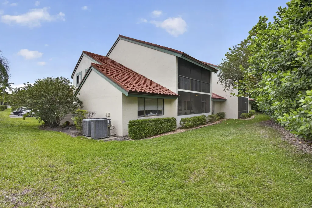 23 Lexington Lane W Palm Beach Gardens FL 33418