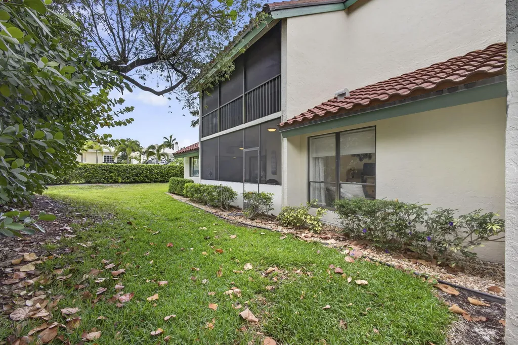 23 Lexington Lane W Palm Beach Gardens FL 33418