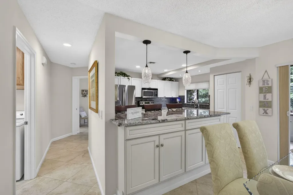 23 Lexington Lane W Palm Beach Gardens FL 33418