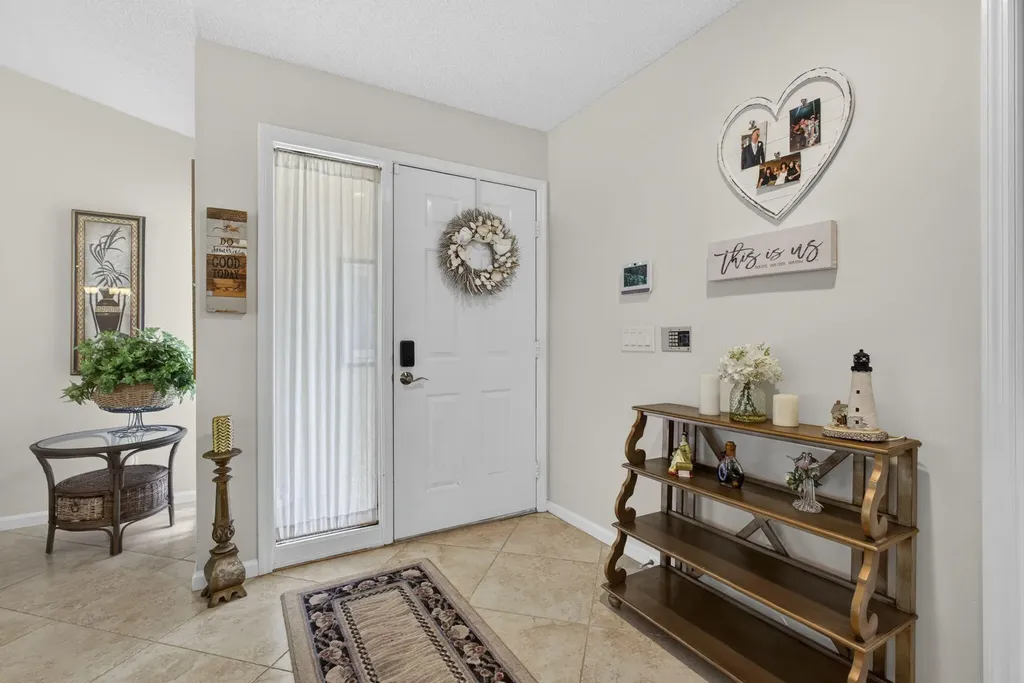 23 Lexington Lane W Palm Beach Gardens FL 33418