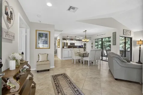 23 Lexington Lane W Palm Beach Gardens FL 33418