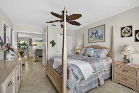 23 Lexington Lane W Palm Beach Gardens FL 33418