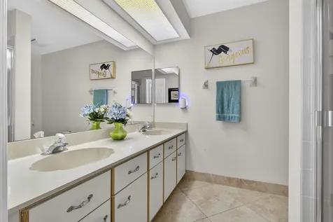 23 Lexington Lane W Palm Beach Gardens FL 33418