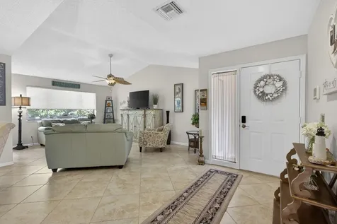 23 Lexington Lane W Palm Beach Gardens FL 33418