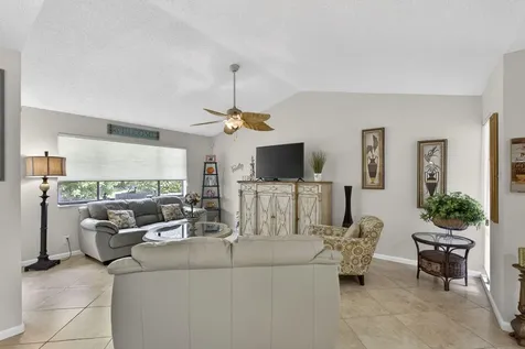 23 Lexington Lane W Palm Beach Gardens FL 33418