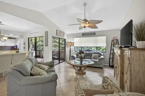 23 Lexington Lane W Palm Beach Gardens FL 33418