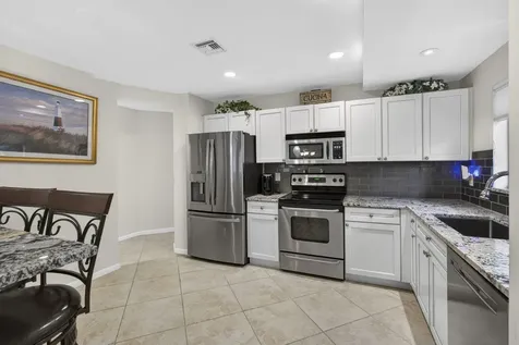 23 Lexington Lane W Palm Beach Gardens FL 33418