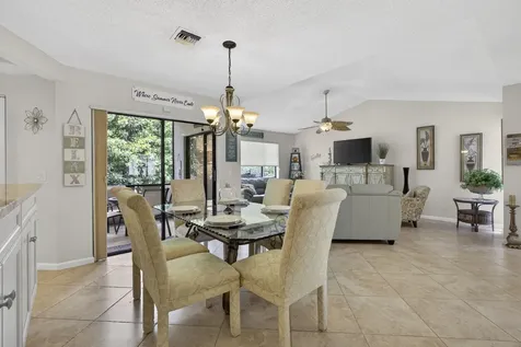 23 Lexington Lane W Palm Beach Gardens FL 33418