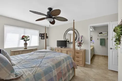 23 Lexington Lane W Palm Beach Gardens FL 33418