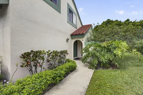 23 Lexington Lane W Palm Beach Gardens FL 33418