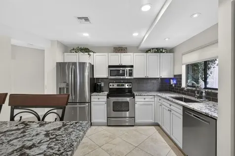 23 Lexington Lane W Palm Beach Gardens FL 33418