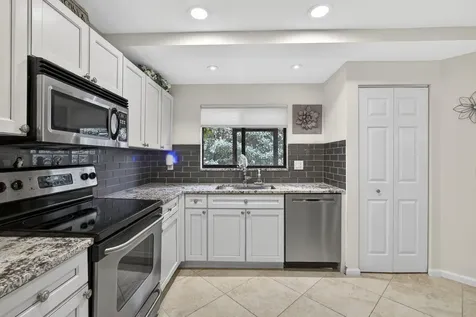 23 Lexington Lane W Palm Beach Gardens FL 33418