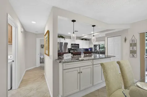 23 Lexington Lane W Palm Beach Gardens FL 33418