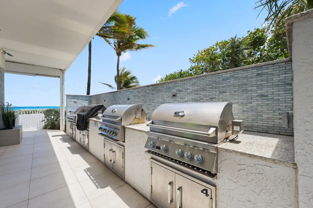 1019 Grand Court Highland Beach FL 33487