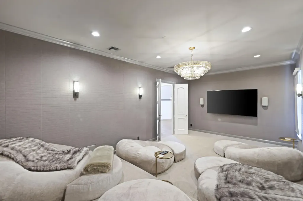 1019 Grand Court Highland Beach FL 33487
