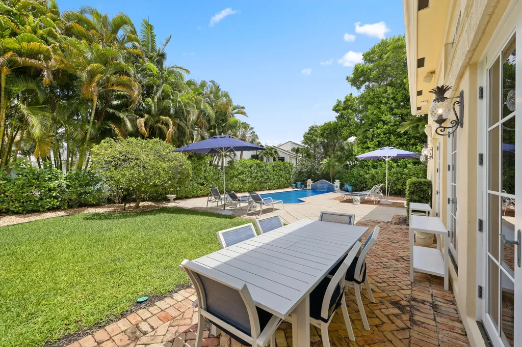 1019 Grand Court Highland Beach FL 33487