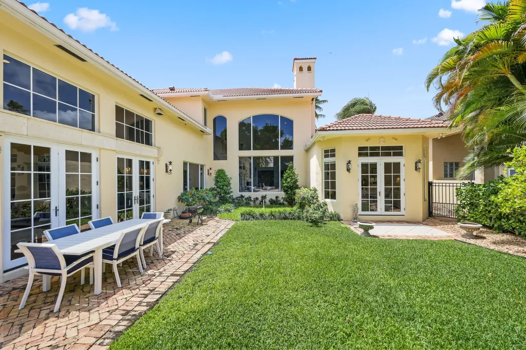 1019 Grand Court Highland Beach FL 33487
