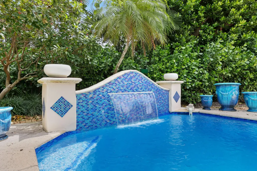 1019 Grand Court Highland Beach FL 33487