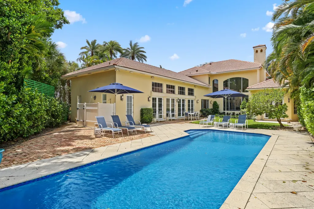 1019 Grand Court Highland Beach FL 33487