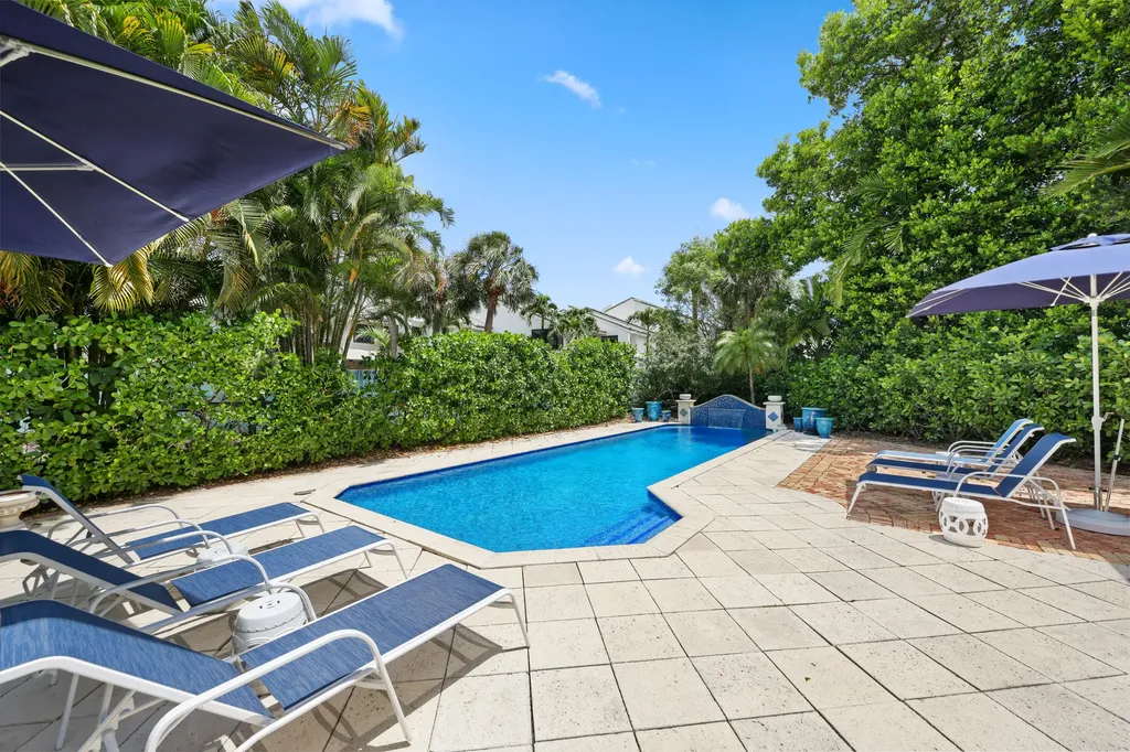 1019 Grand Court Highland Beach FL 33487