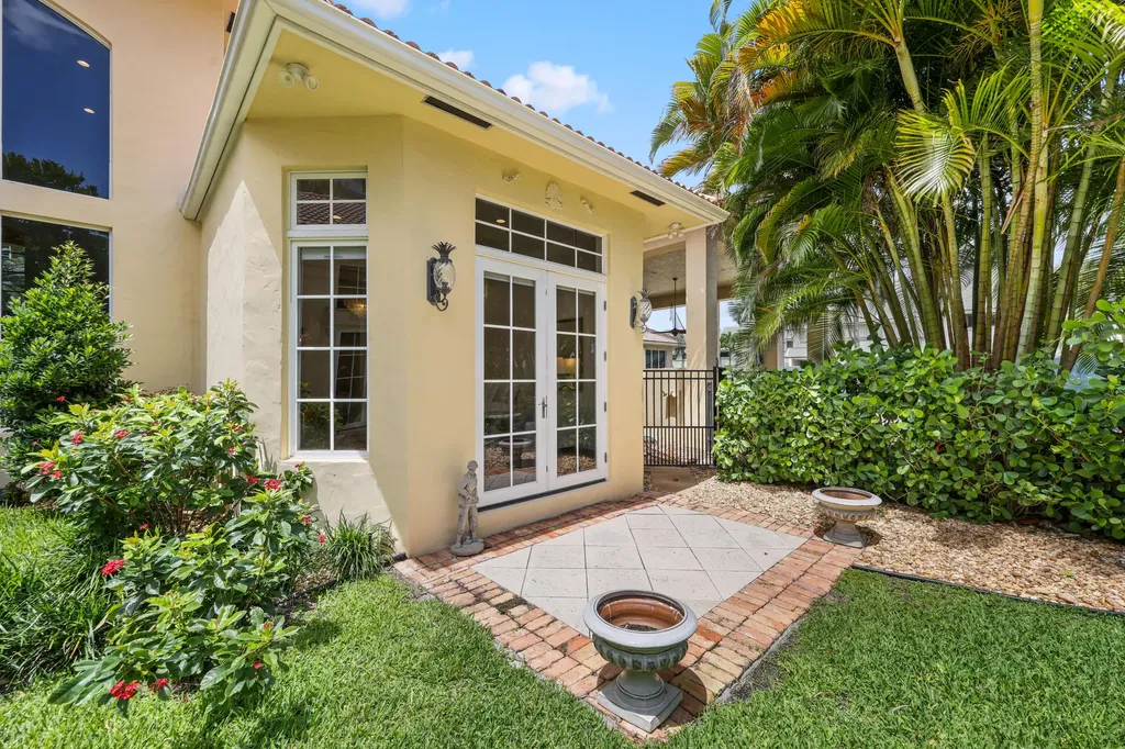 1019 Grand Court Highland Beach FL 33487