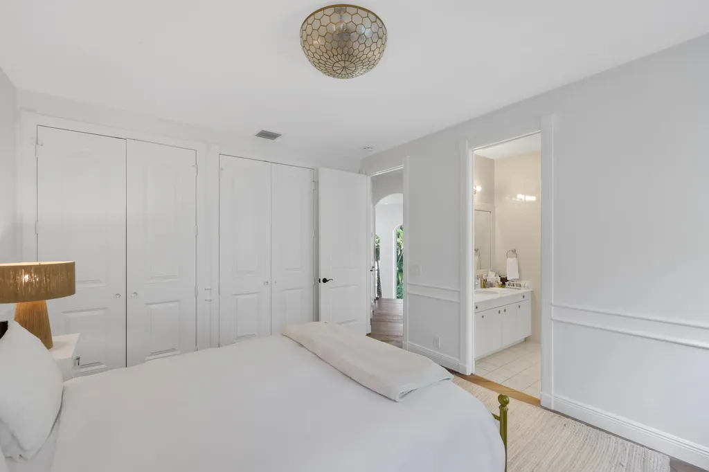 1019 Grand Court Highland Beach FL 33487