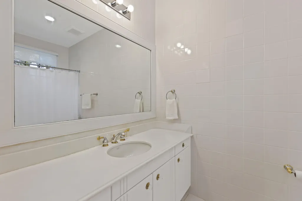 1019 Grand Court Highland Beach FL 33487