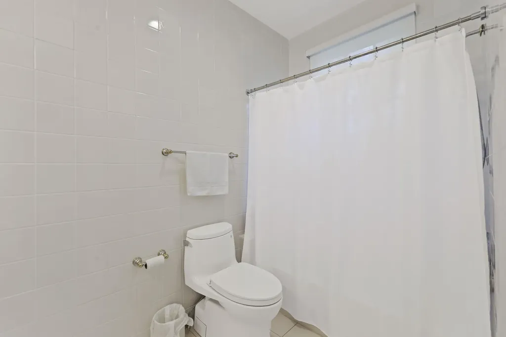 1019 Grand Court Highland Beach FL 33487