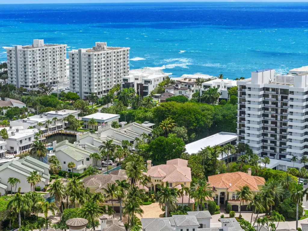 1019 Grand Court Highland Beach FL 33487