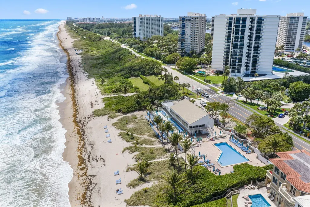 1019 Grand Court Highland Beach FL 33487