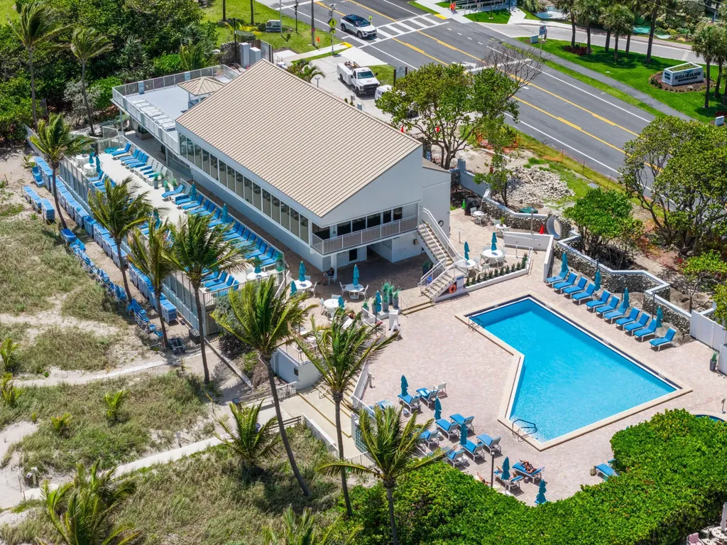 1019 Grand Court Highland Beach FL 33487