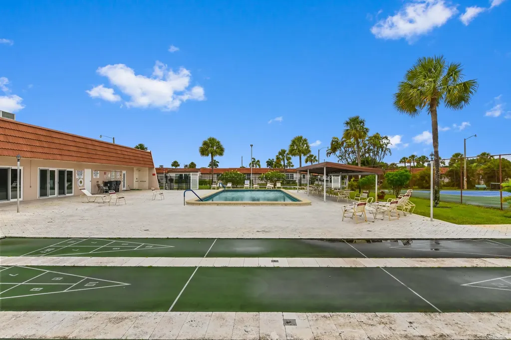5725 Fernley Drive E West Palm Beach FL 33415