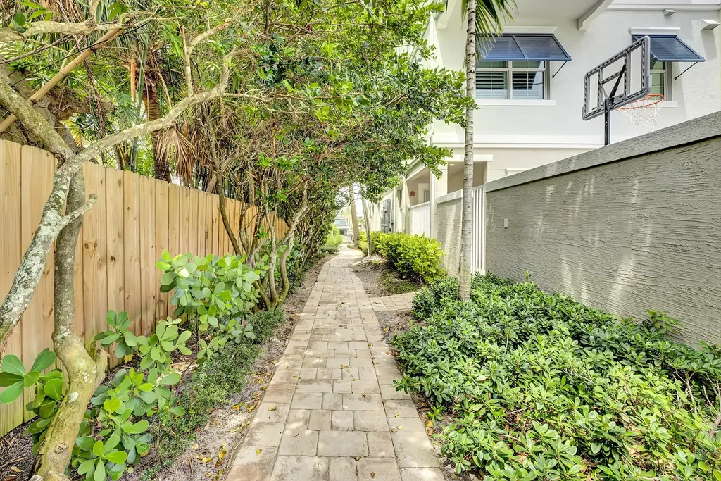 1045 Harbor Villas Drive North Palm Beach FL 33408