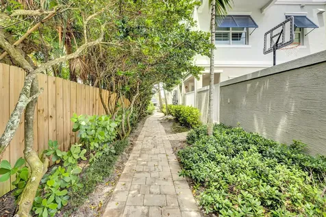 1045 Harbor Villas Drive North Palm Beach FL 33408