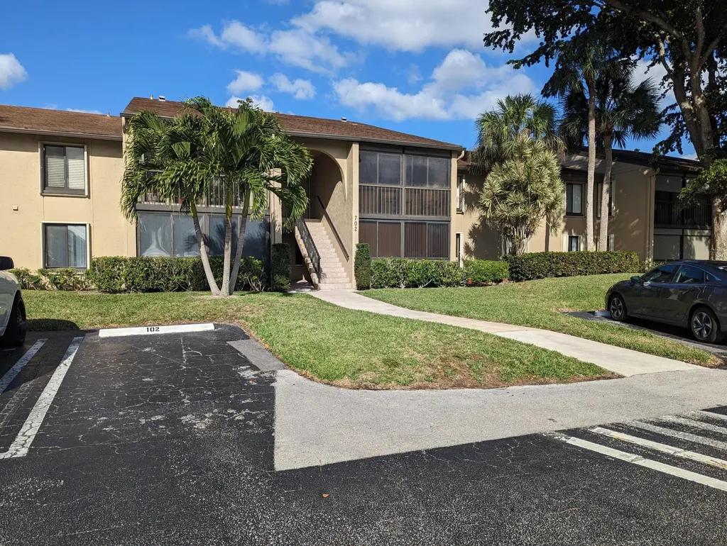 702 Sunny Pine Way Greenacres FL 33415
