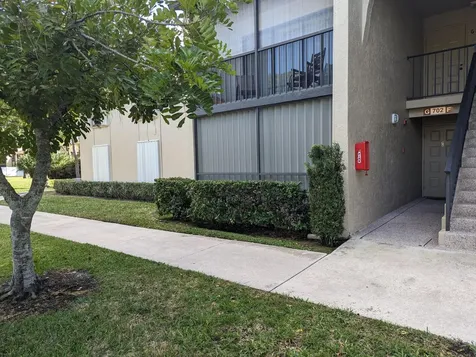 702 Sunny Pine Way Greenacres FL 33415