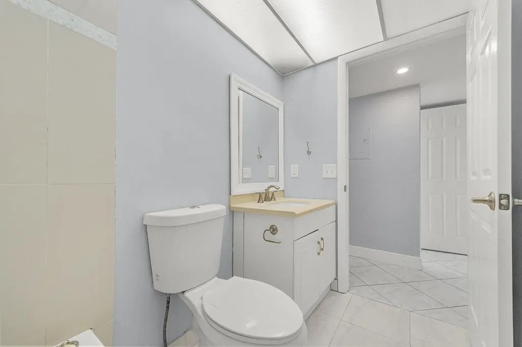 339 Normandy Delray Beach FL 33484