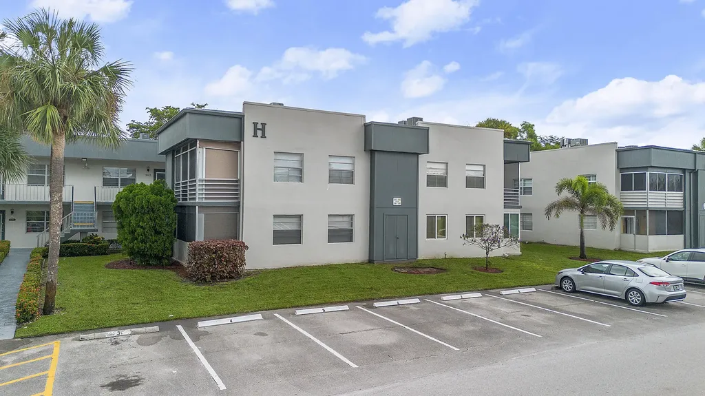 339 Normandy Delray Beach FL 33484