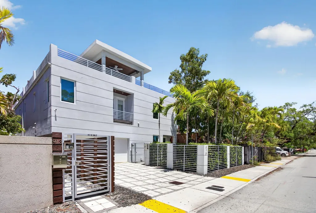 915 SE 2nd Court Fort Lauderdale FL 33301