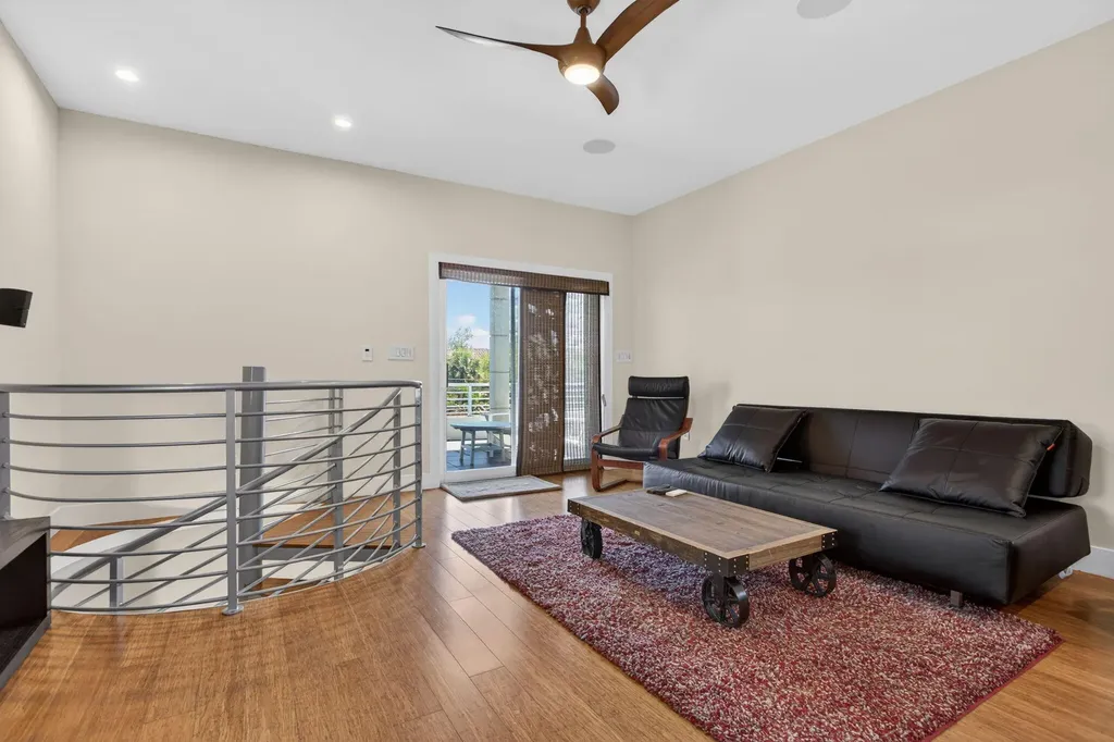 915 SE 2nd Court Fort Lauderdale FL 33301