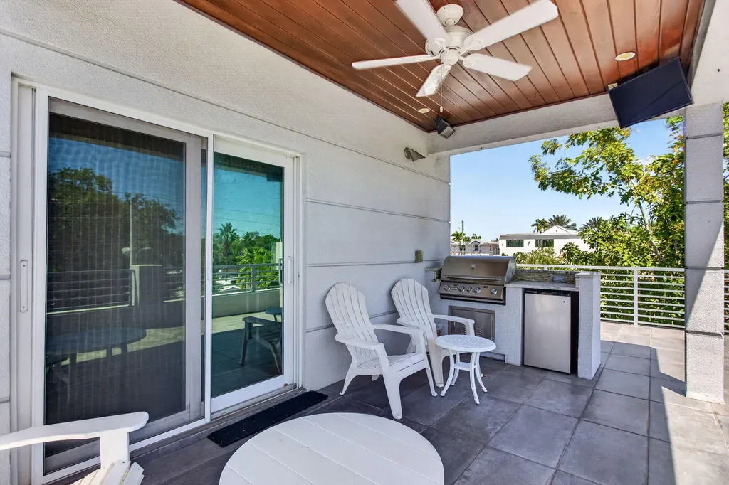 915 SE 2nd Court Fort Lauderdale FL 33301
