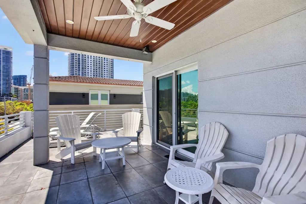 915 SE 2nd Court Fort Lauderdale FL 33301