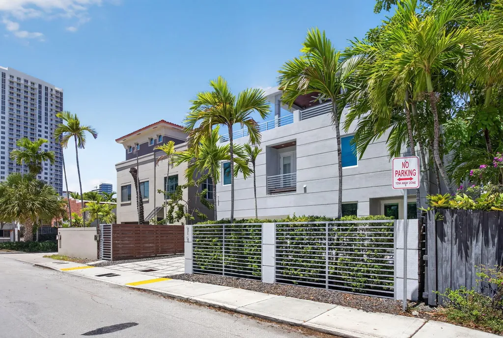 915 SE 2nd Court Fort Lauderdale FL 33301