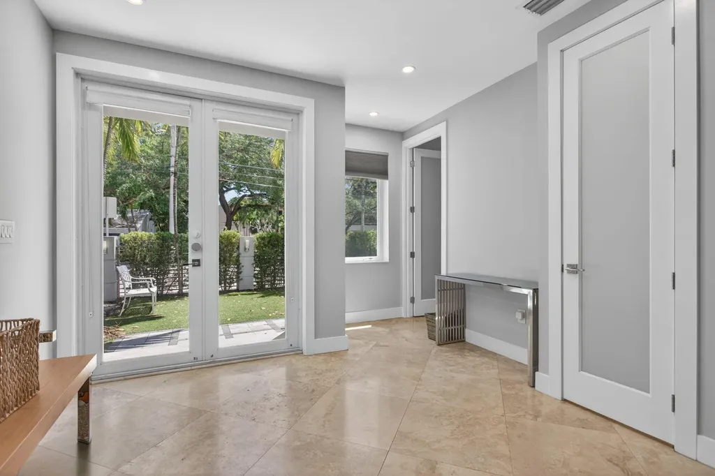 915 SE 2nd Court Fort Lauderdale FL 33301