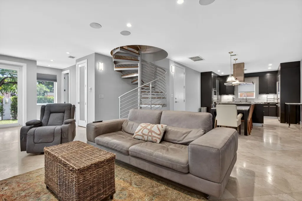 915 SE 2nd Court Fort Lauderdale FL 33301